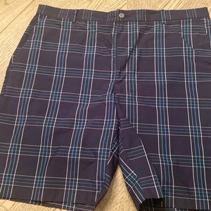 Men’s golf shorts
